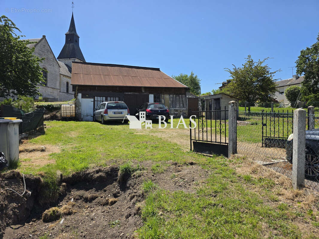 Terrain à LE MESNIL-SOUS-JUMIEGES