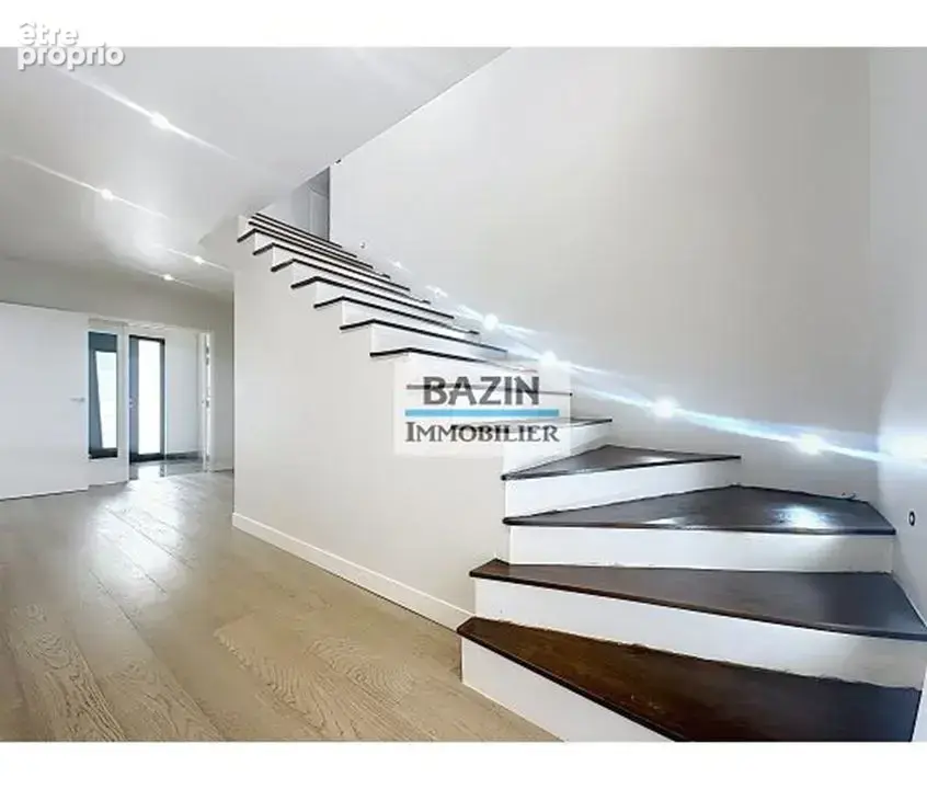 Maison 280 m² à Leuville-Sur-Orge  - photo 1