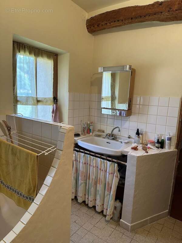 Bastide en pierres, dépendances, terrain plat, vue - photo 9