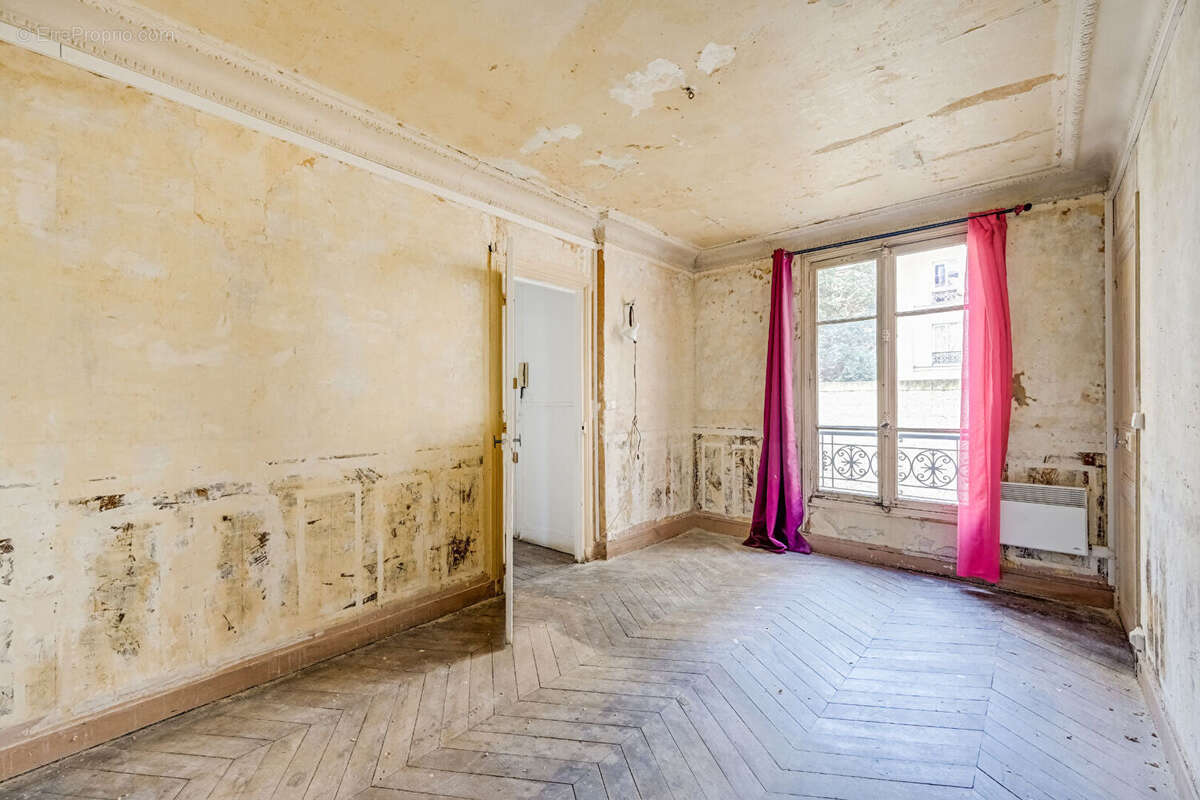 Paris 18ème - Rue Ordener - T2 de 38 m² à fort potentiel - photo 6