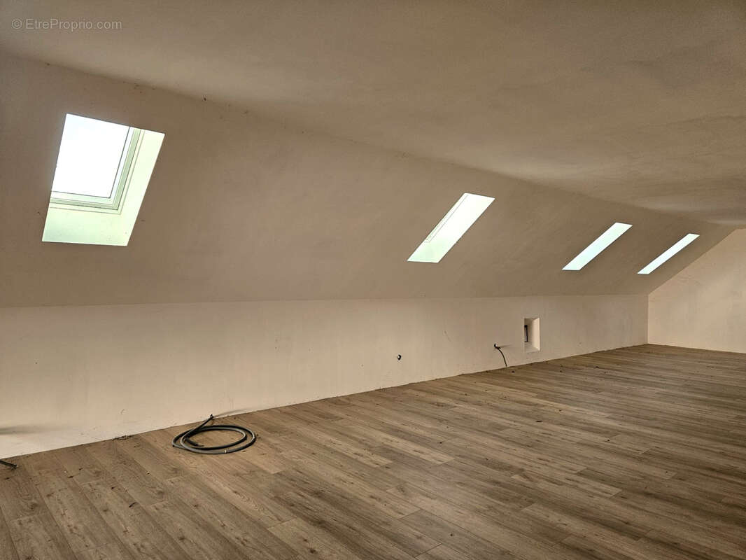 Maison à ONET-LE-CHATEAU