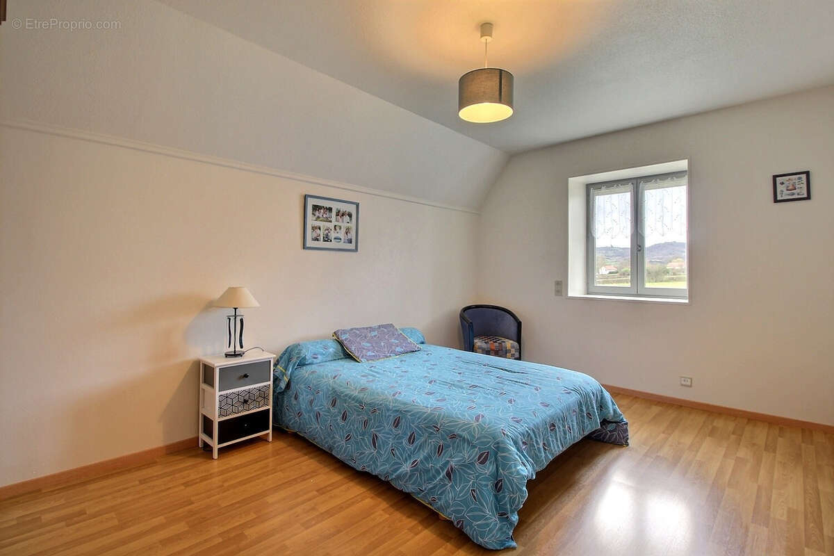 Maison à SAINT-MARCELIN-DE-CRAY