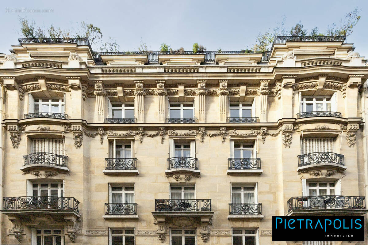 Appartement à PARIS-17E