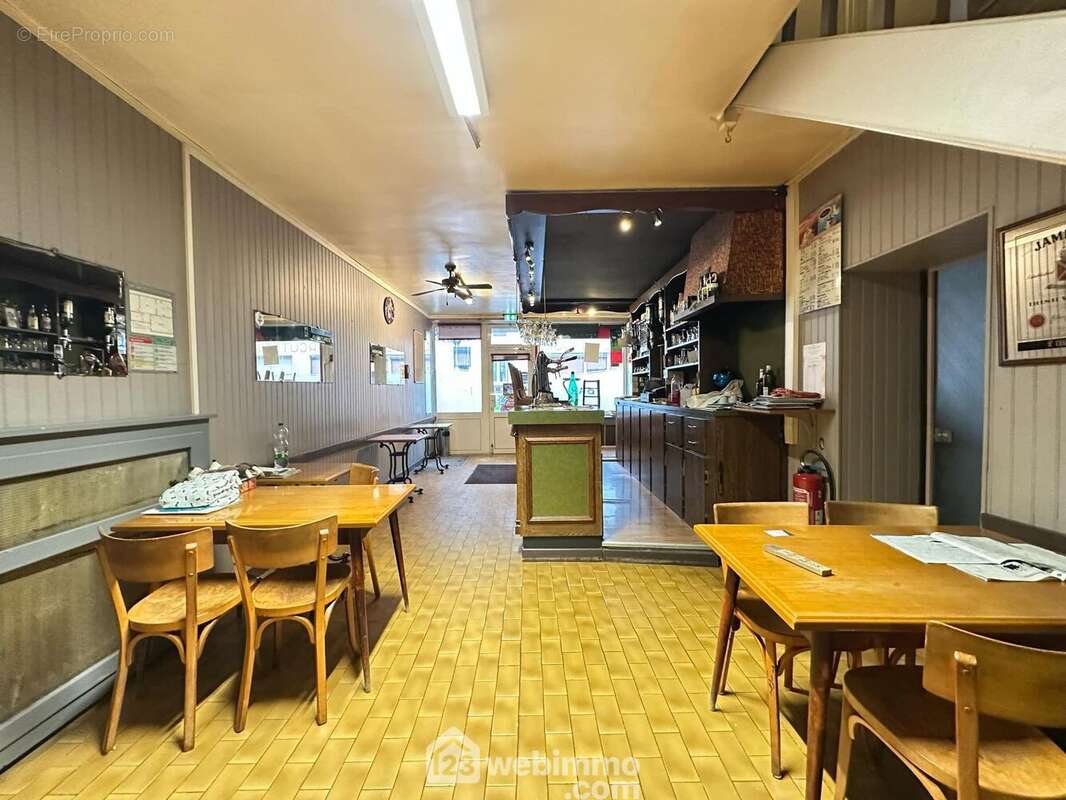 D&#039;une surface de 180 m² - Maison à CRECY-SUR-SERRE