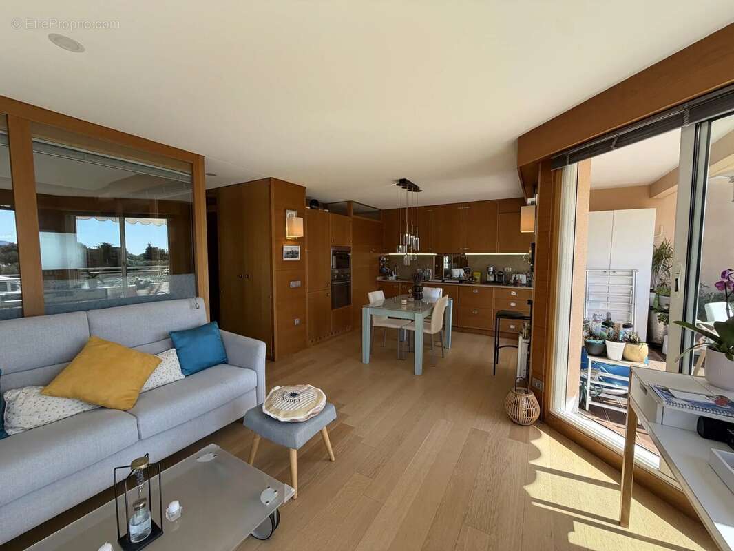 Appartement à ROQUEBRUNE-CAP-MARTIN