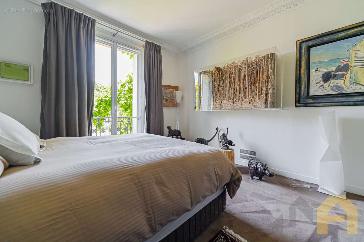 Appartement à PARIS-16E