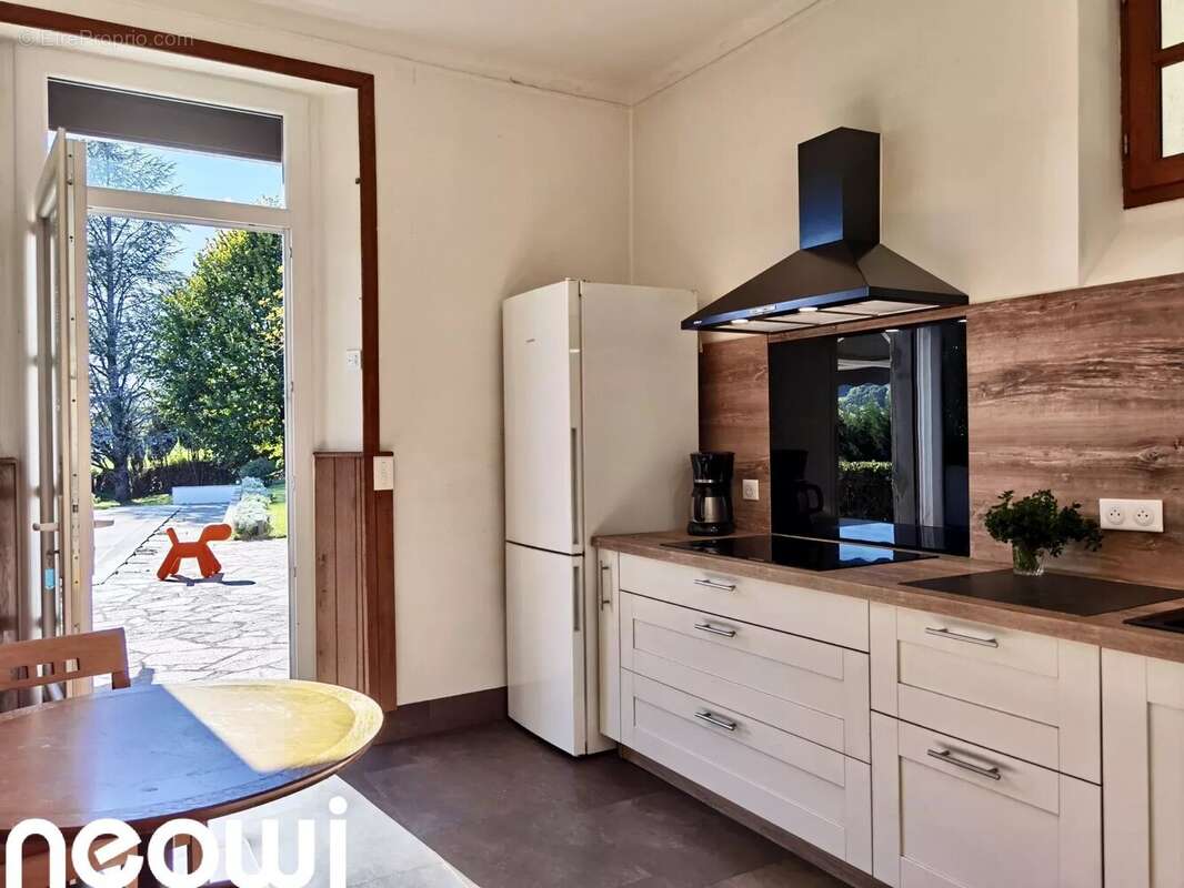 Maison à VIC-SUR-CERE