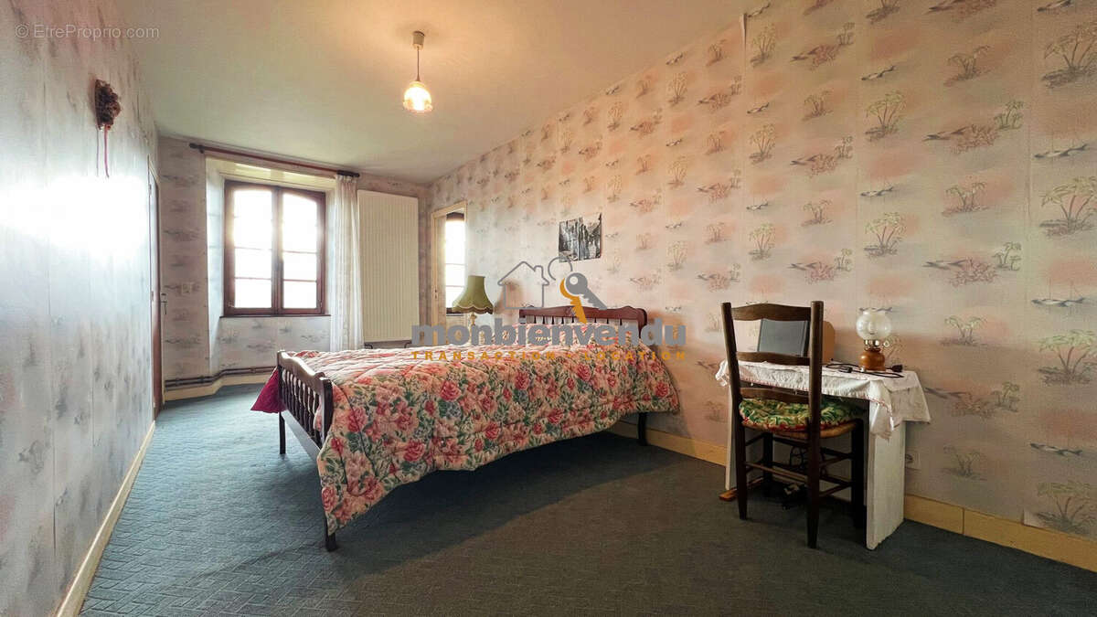 Maison à ROANNES-SAINT-MARY