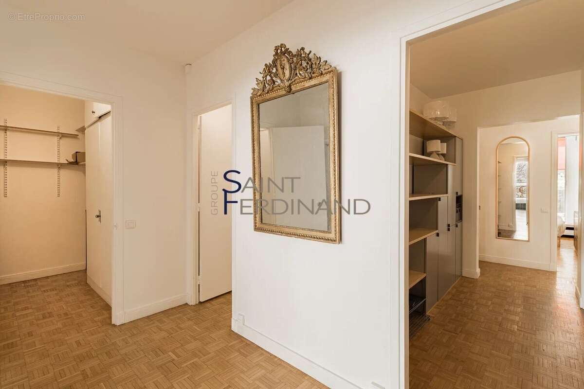 Appartement à PARIS-16E