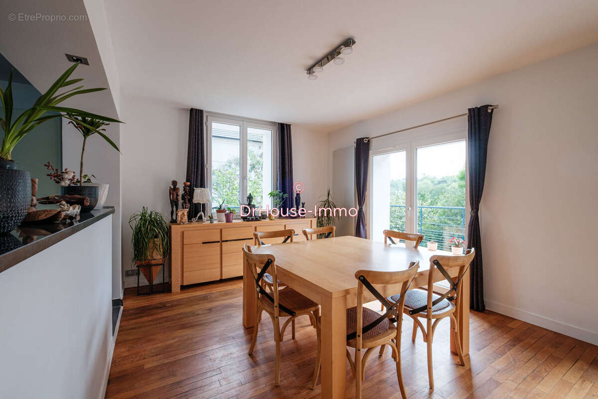 Maison 247 m² à La Celle-Saint-Cloud  - photo 22