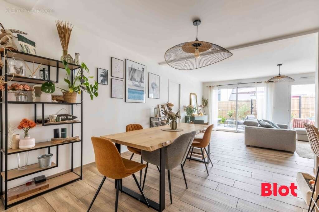 Maison 130 m² à Montreuil-Le-Gast  - photo 2