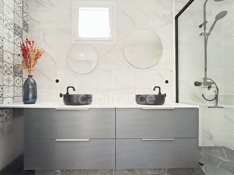 Appartement à CHENOVE