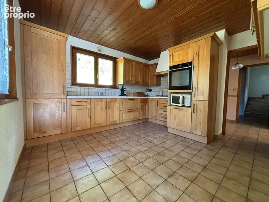 BELLEVAUX Maison T6 120 m² , 1180m² de terrain , secteur calme (74470) - photo 4