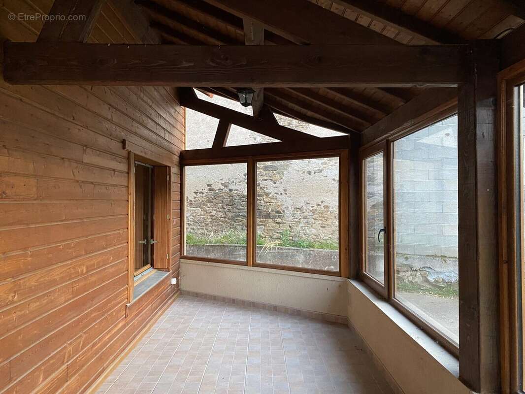 Maison à CHATEAUNEUF-LA-FORET