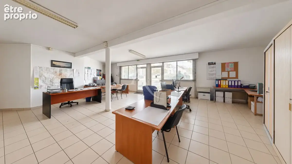 Local commercial Pontcarre 105 m2 - photo 2