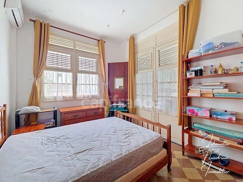 Propriété rare avec maison + 3 logements indépendants – 1850 m² constructible – Basse-Terre centre - photo 8