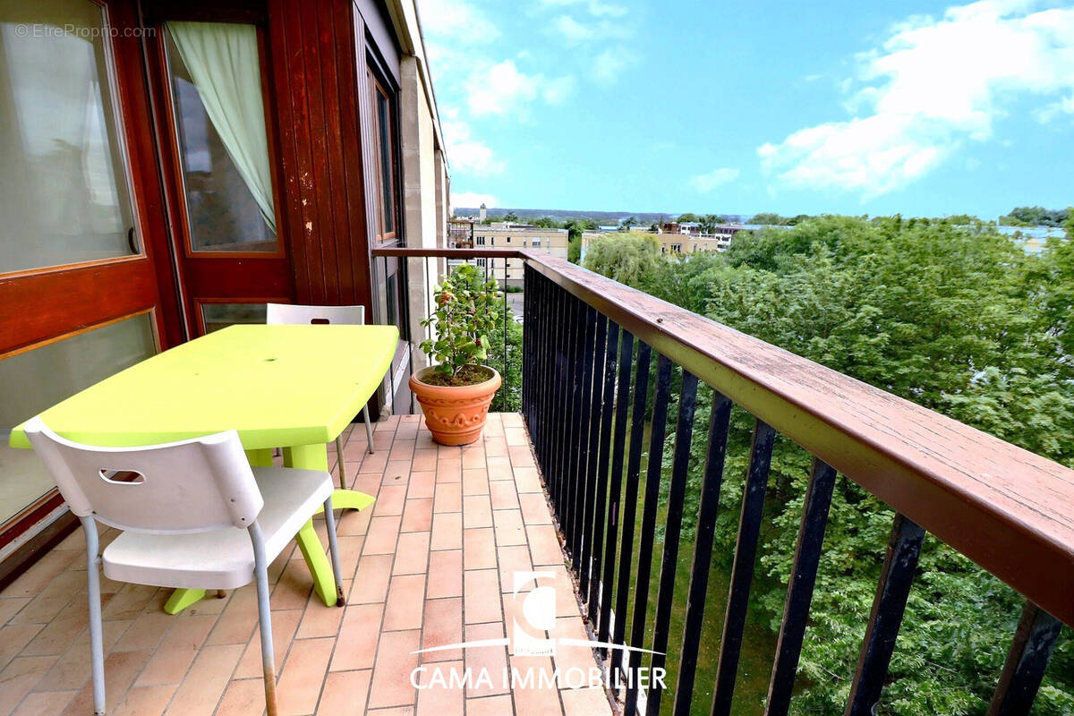 Appartement à FONTENAY-LE-FLEURY