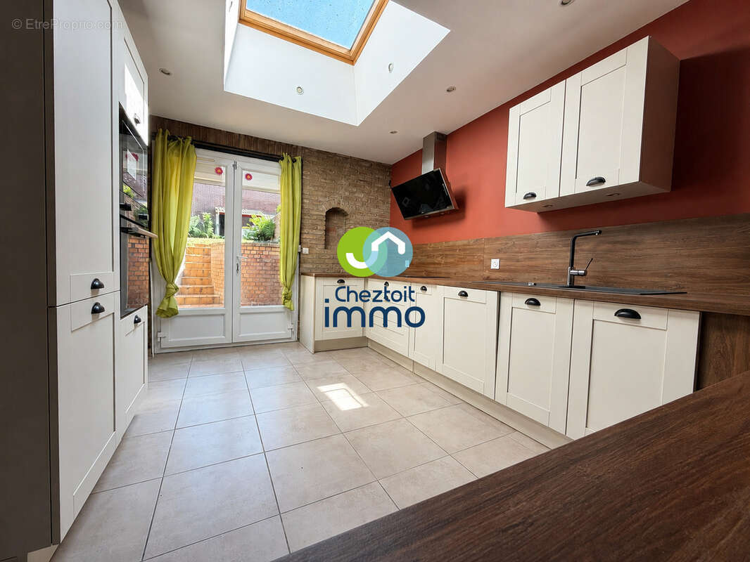 Maison beaux volumes 3 chambres jardin centre-ville - photo 3