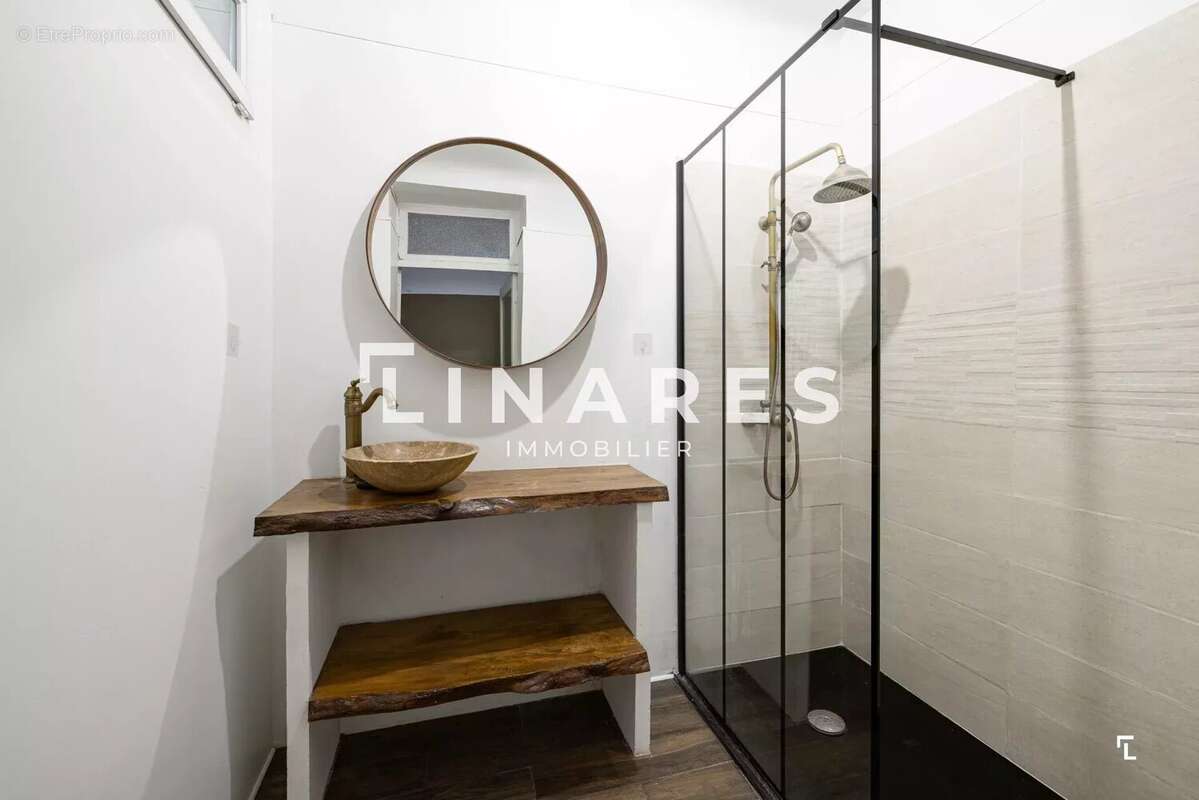 Appartement à MARSEILLE-5E