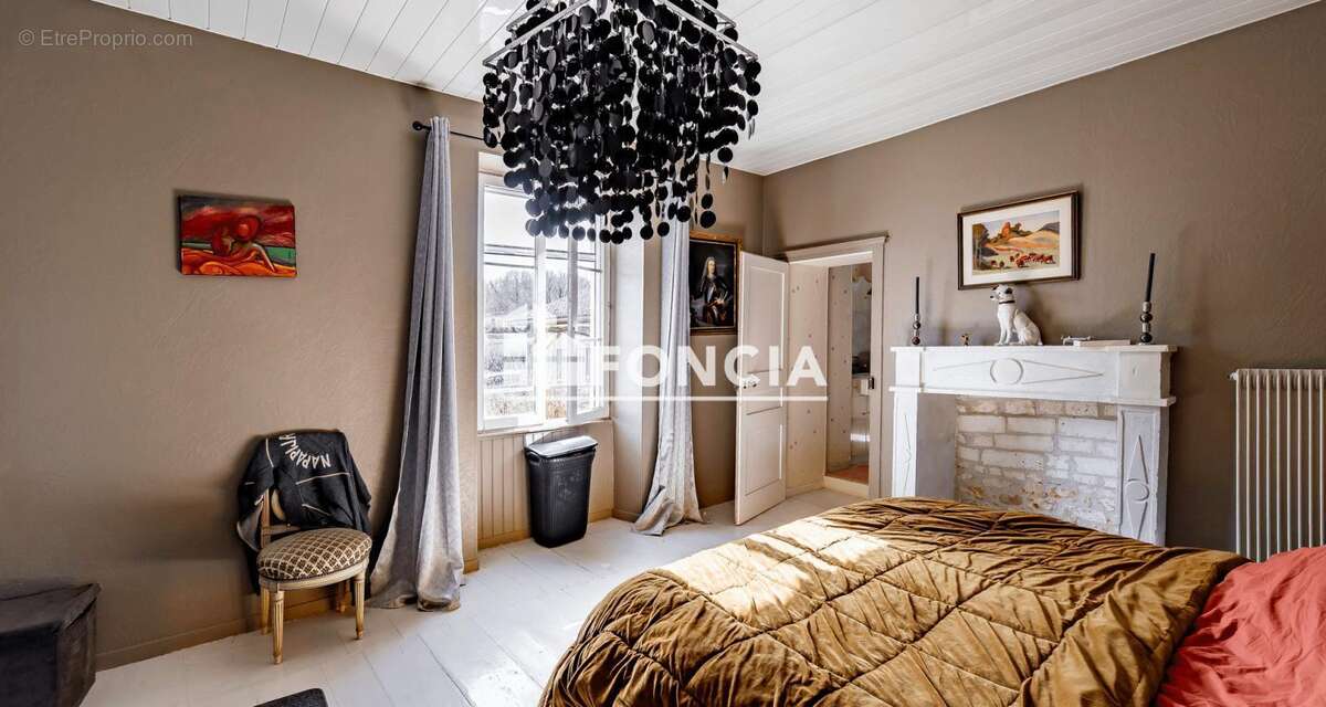 Maison à CHARRAS