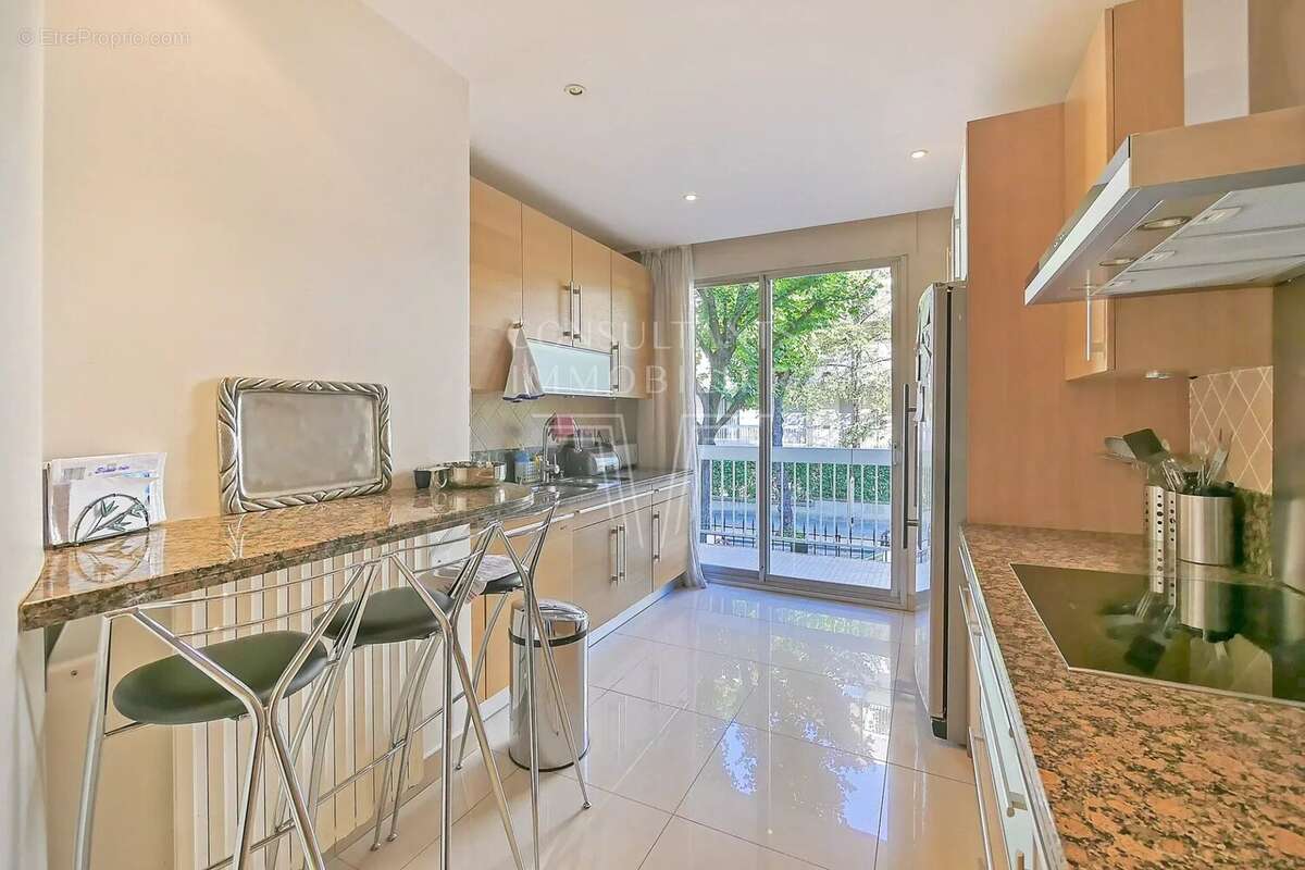 Appartement à NEUILLY-SUR-SEINE