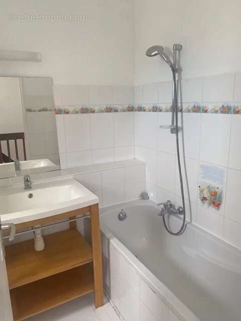 Appartement à SAINT-LAURENT-DU-VAR