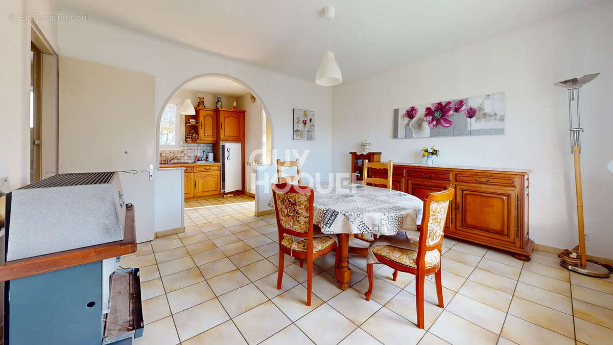 Maison à VELLEXON-QUEUTREY-ET-VAUDEY