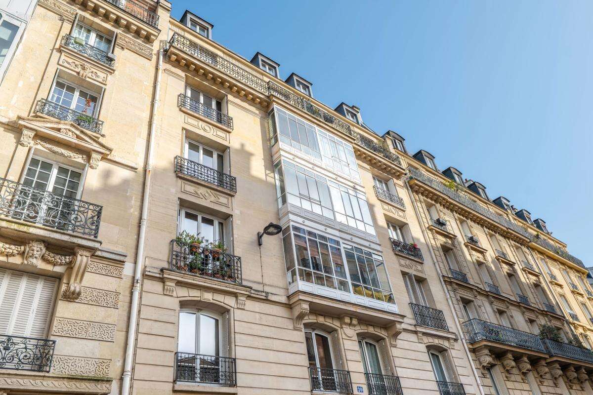 Appartement à PARIS-17E