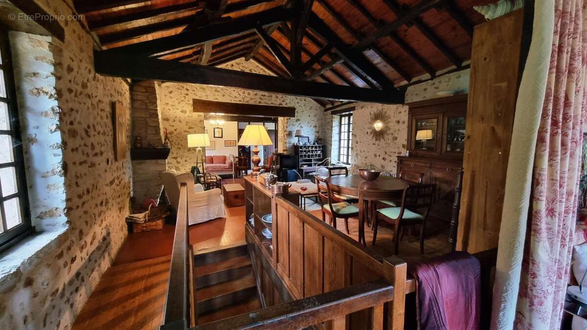 Maison à SAINT-PAUL-DE-SERRE