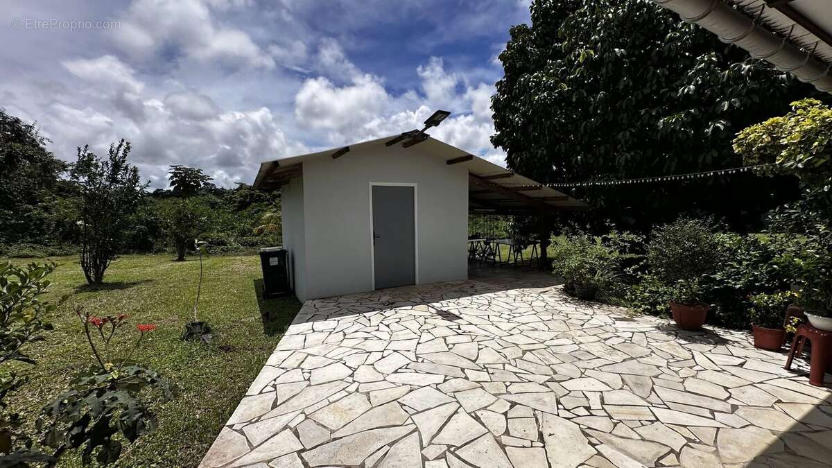 Maison à REMIRE-MONTJOLY