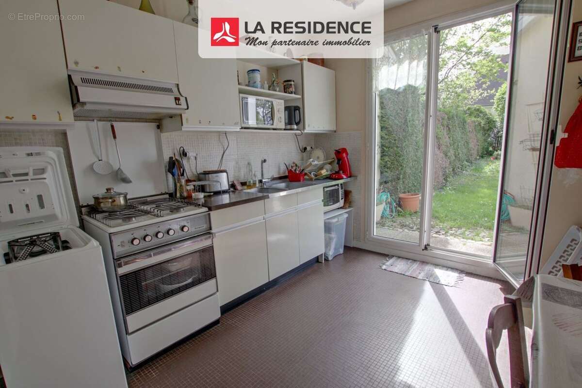 Maison à LE MESNIL-SAINT-DENIS