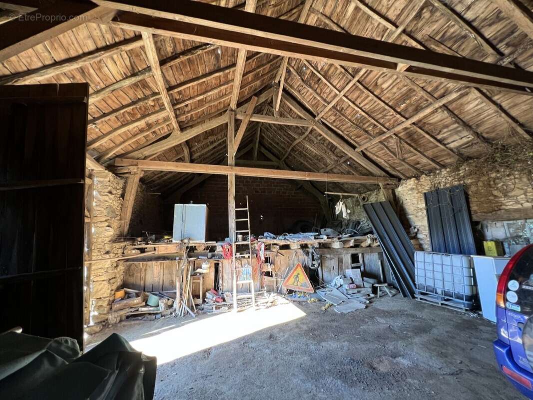 Maison à SAINT-GERMAIN-LES-VERGNES