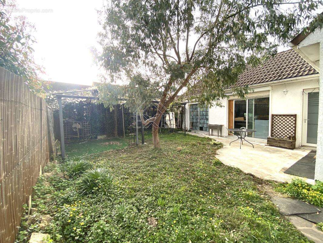 Maison à ROSNY-SUR-SEINE