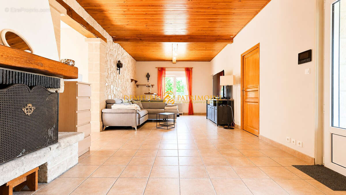 Maison 182 m² à Saint-Yrieix-Sur-Charente  - photo 2
