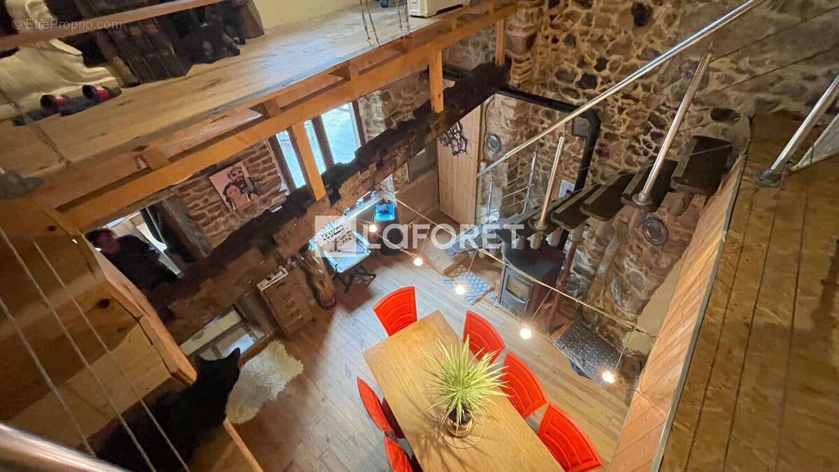 Maison à CHAZELLES-SUR-LYON