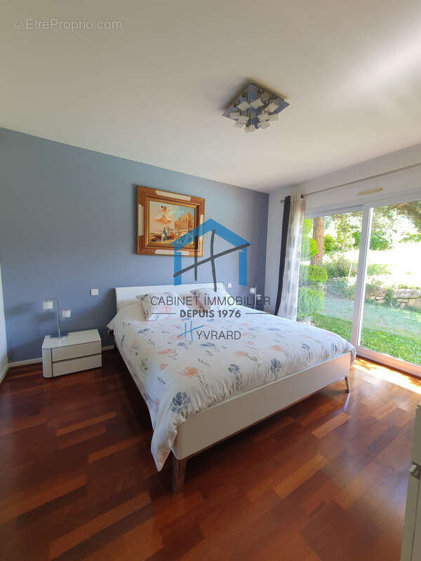 Villa d'exception de 230 m2 avec piscine et terrain de 1087 m2 - photo 8