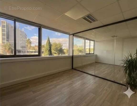 Commerce 212 m² à Nimes  - photo 3