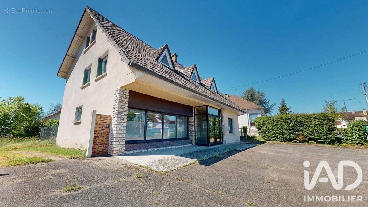 Photo 1 - Commerce à JOIGNY
