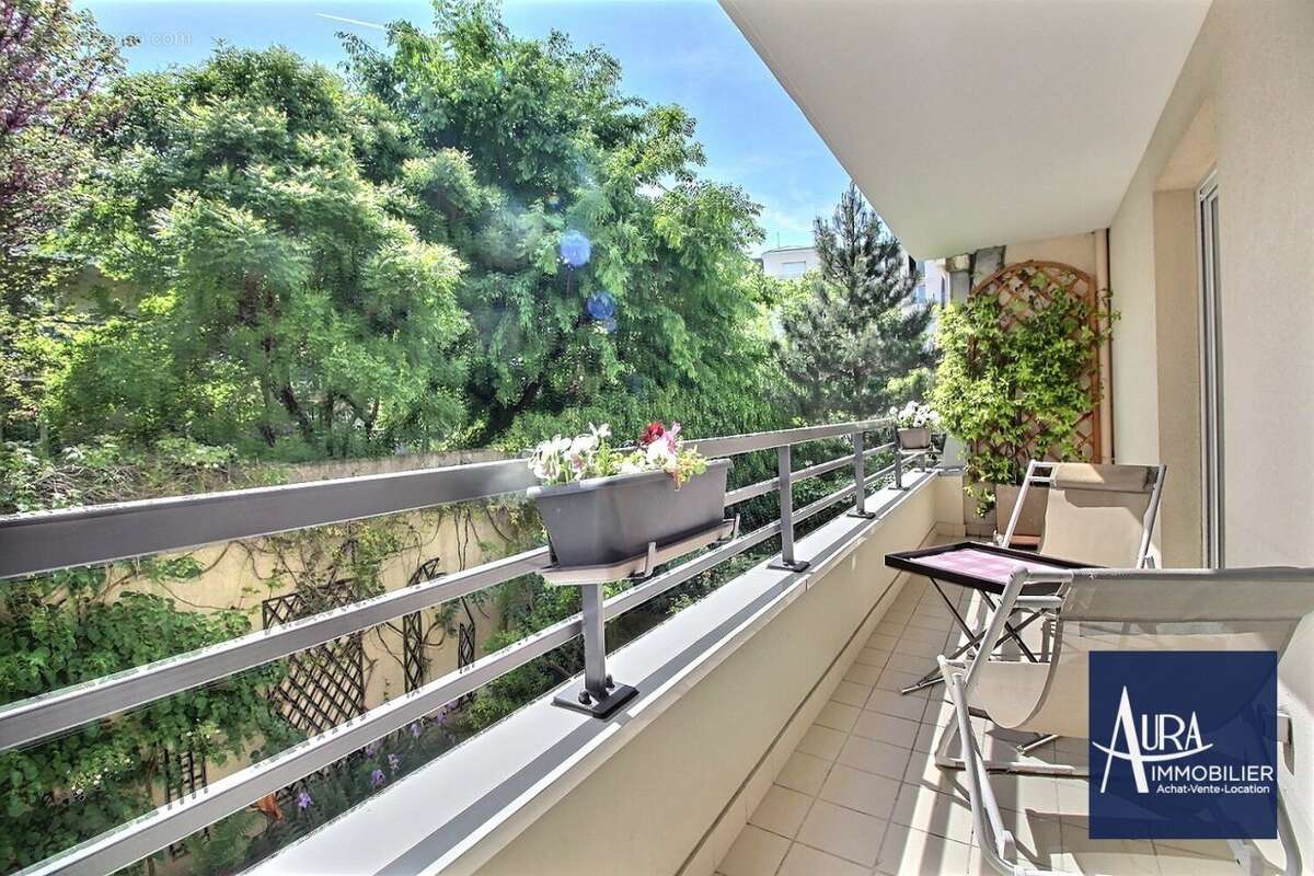 0_0003 - Appartement à LES LILAS