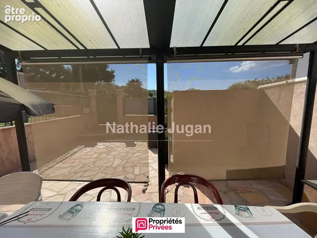 A vendre Maison atypique - Six Fours Les Plages 6P de 156.35 m2 avec garage et piscine - photo 6