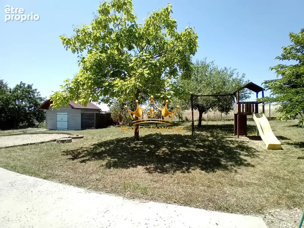 Terrain clos ert arboré de 1500 m2 