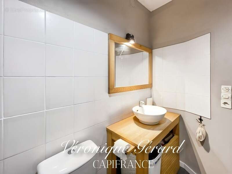 Maison à SAINT-MEDARD-DE-GUIZIERES