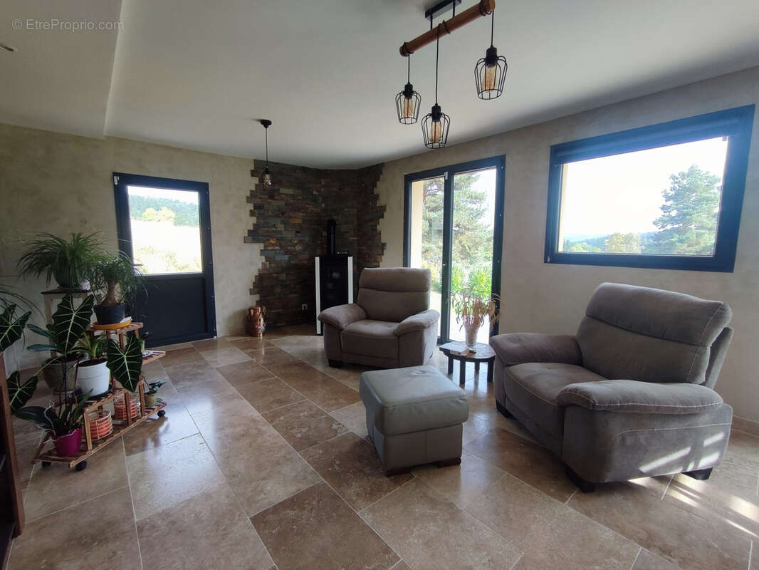 Maison à SAINT-ALYRE-D'ARLANC