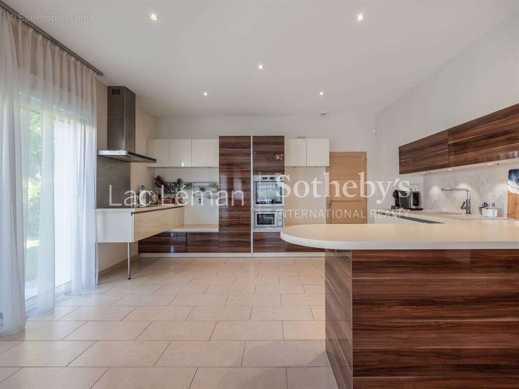 Maison à CHENS-SUR-LEMAN