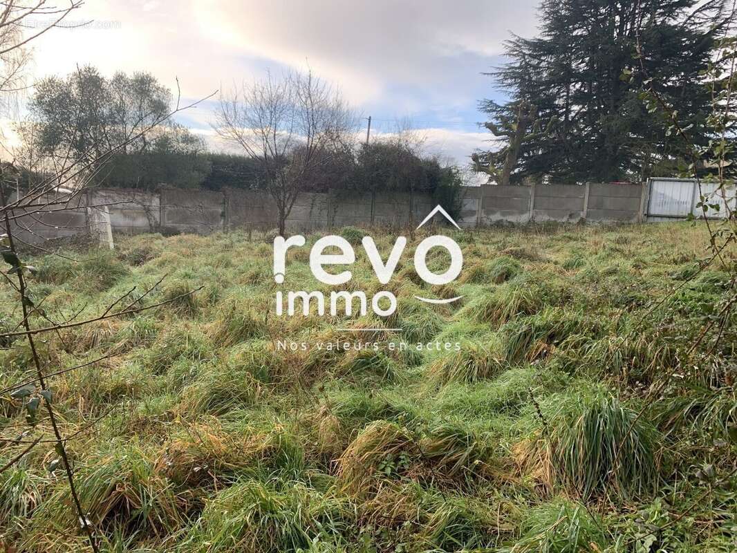 Terrain à SAINT-REMY-EN-MAUGES