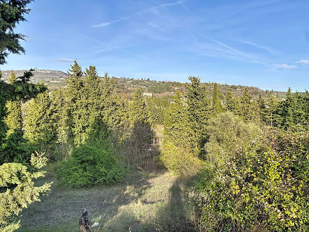 Terrain à CHATEAUNEUF-GRASSE