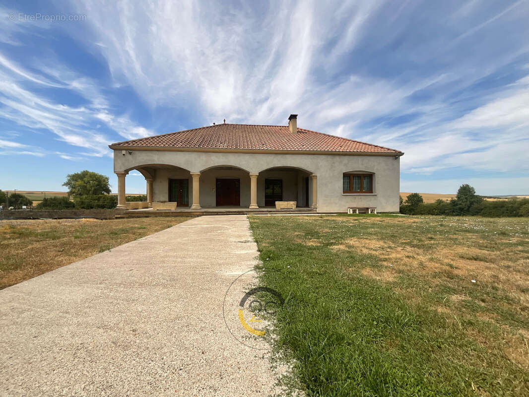 Maison à HAN-DEVANT-PIERREPONT