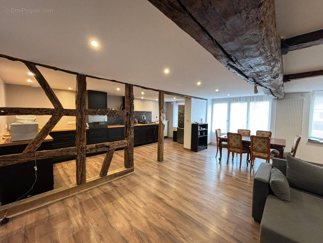 Maison à BAGE-LE-CHATEL