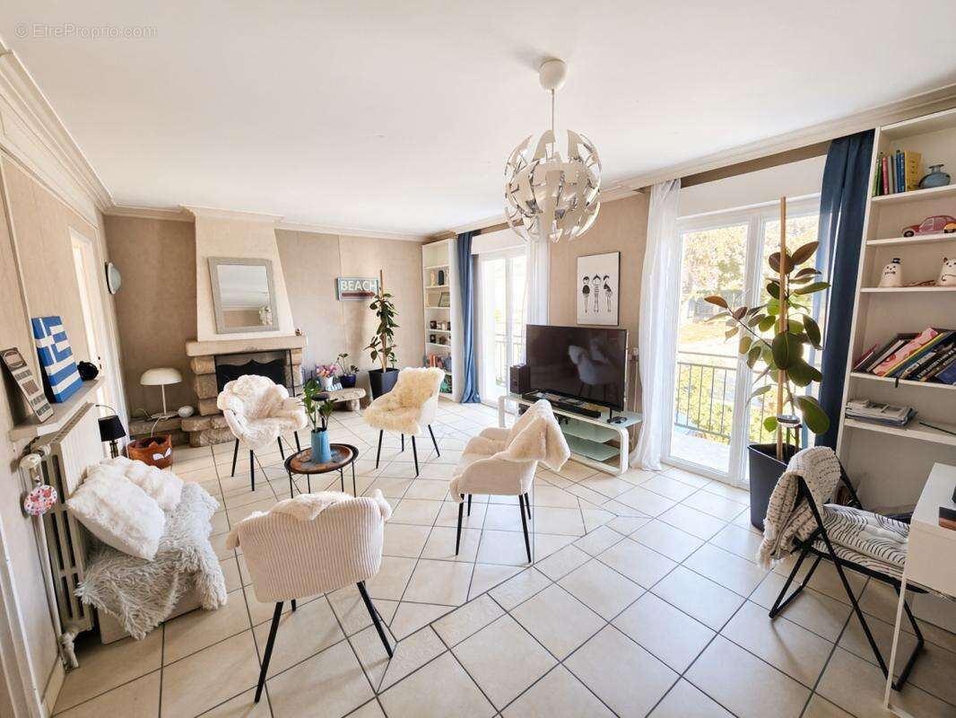 Maison 155 m² à Saint-Ave  - photo 2