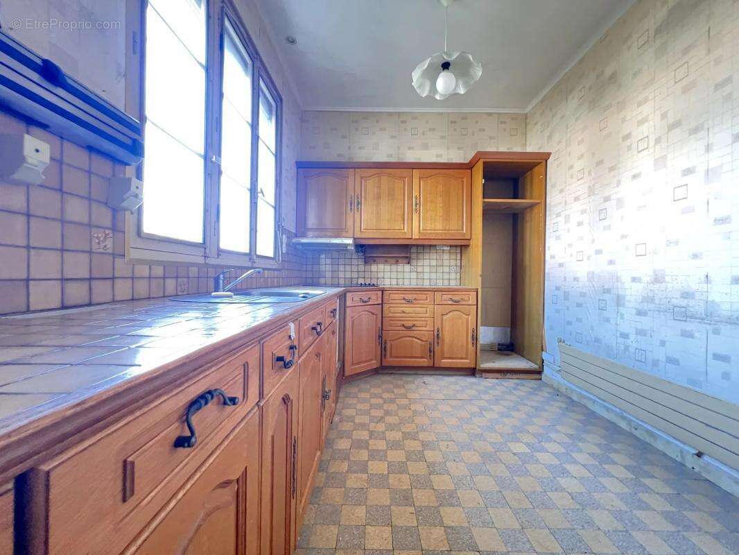 Maison à LES CLAYES-SOUS-BOIS